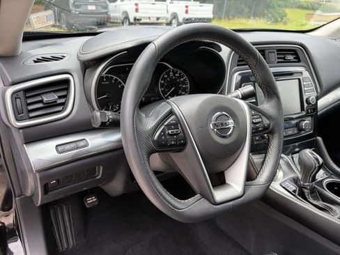 Used 2022 Nissan Maxima SV w/ Floor Mat Group FWD image 7