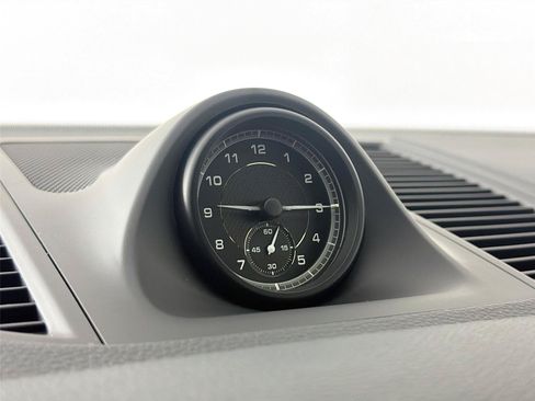 Certified 2023 Porsche Macan AWD/4WD image 16