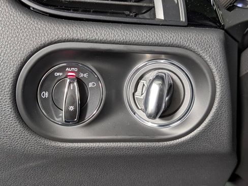 Certified 2025 Porsche Macan image 34