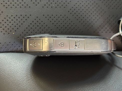 Used 2026 Kia Carnival FWD image 18