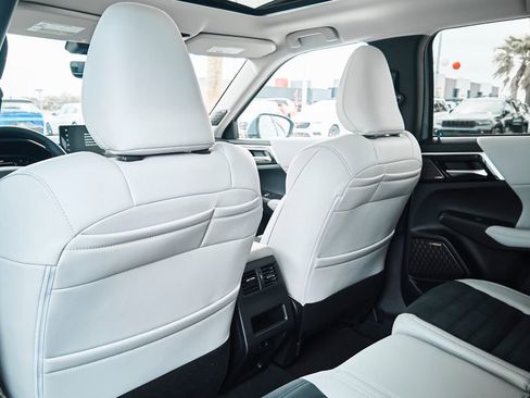 New 2026 Mitsubishi Outlander SE FWD image 19