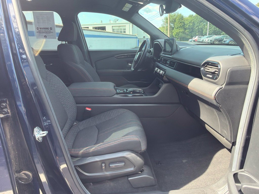 Certified 2025 Honda Pilot Sport image 23