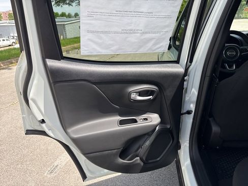 New 2023 Jeep Renegade Latitude image 15