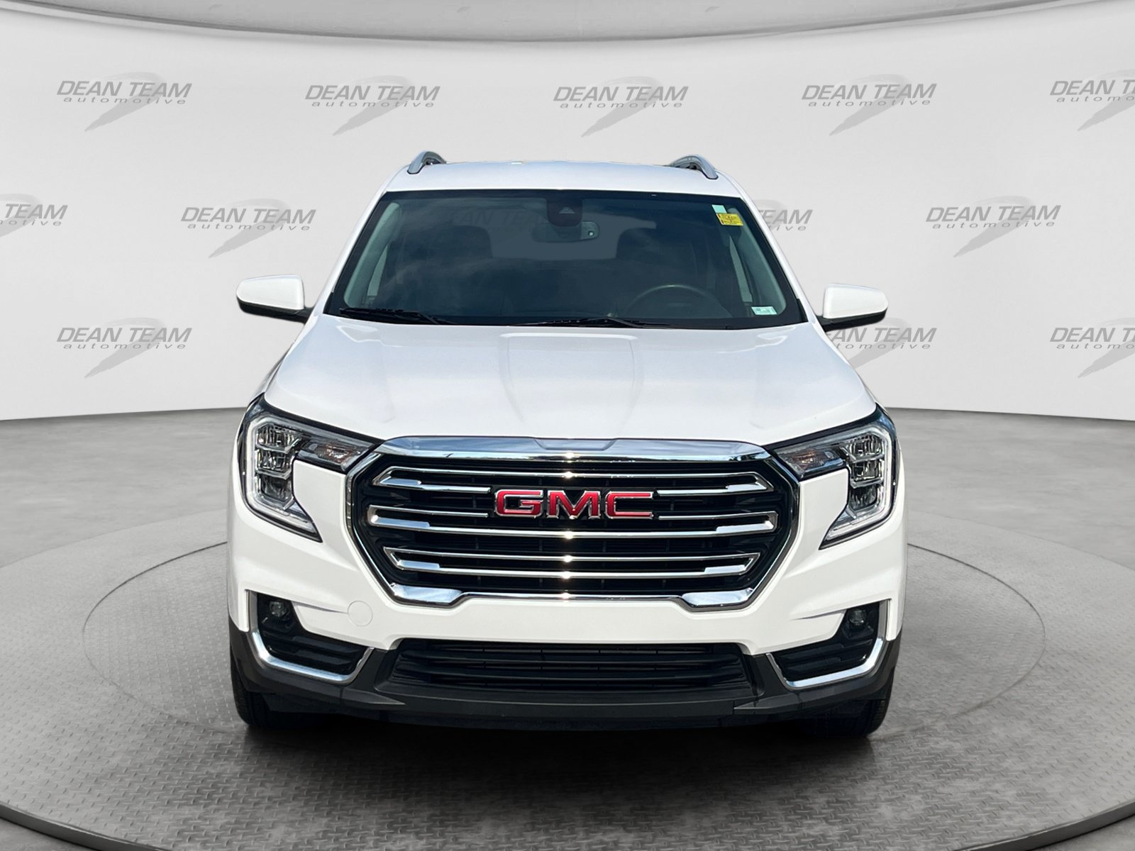 Used 2024 GMC Terrain SLT AWD/4WD image 2