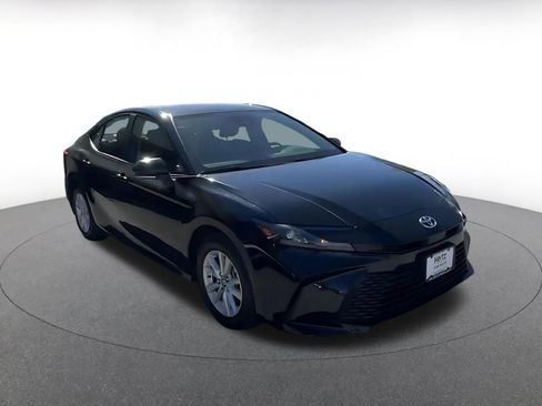 Used 2025 Toyota Camry LE image 2