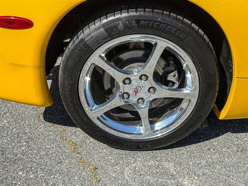 Used 2004 Chevrolet Corvette Convertible w/ Preferred Equipment Group RWD image 38