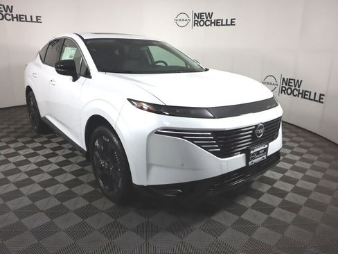 Certified 2025 Nissan Murano Platinum w/ Cargo Package image 3