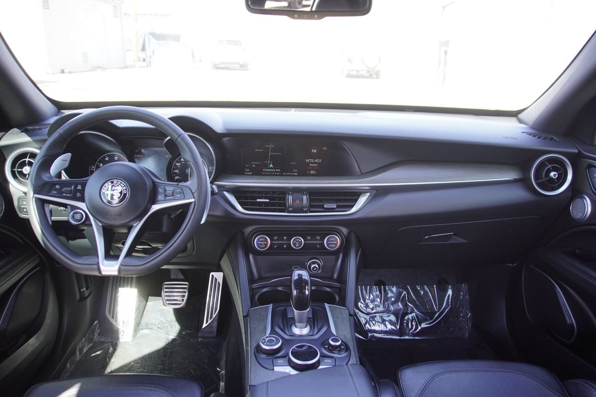 Used 2018 Alfa Romeo Stelvio Ti Sport AWD/4WD image 11