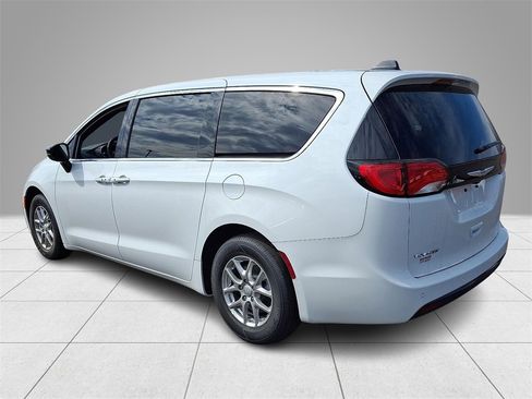 New 2026 Chrysler Voyager LX image 4