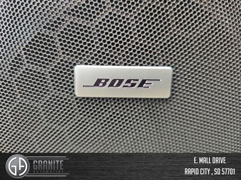 Used 2024 GMC Yukon XL SLT image 30