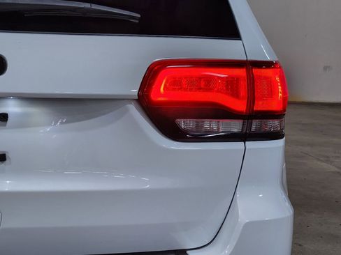 Used 2019 Jeep Grand Cherokee Altitude image 22