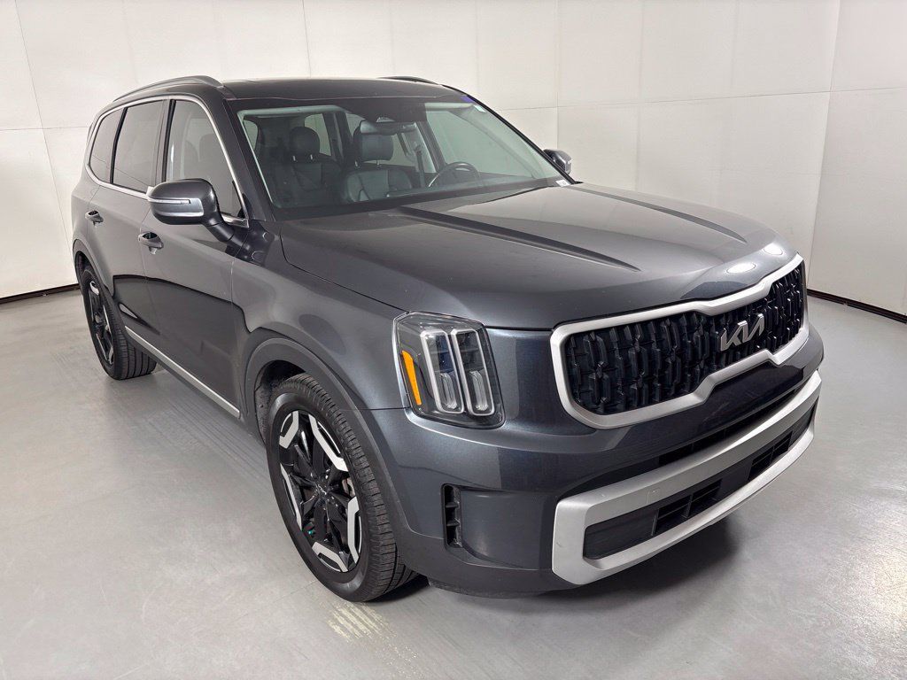 Used 2024 Kia Telluride EX FWD image 2