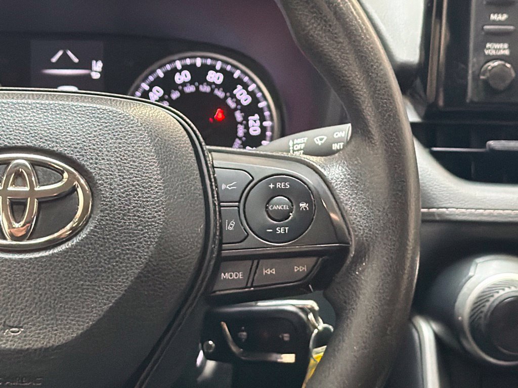 Used 2022 Toyota RAV4 LE AWD/4WD image 18