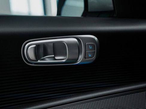 Used 2024 Hyundai Ioniq 6 Limited image 12