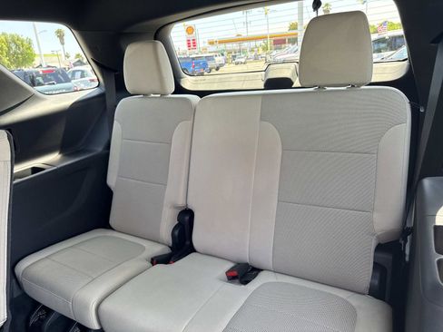 Used 2023 Chevrolet Traverse LS FWD image 27