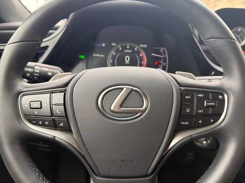 Used 2025 Lexus ES 300h w/ Premium Package FWD image 25