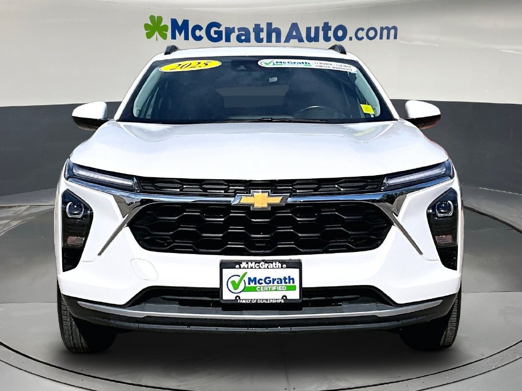 Used 2025 Chevrolet Trax LT w/ Driver Confidence Package FWD image 2