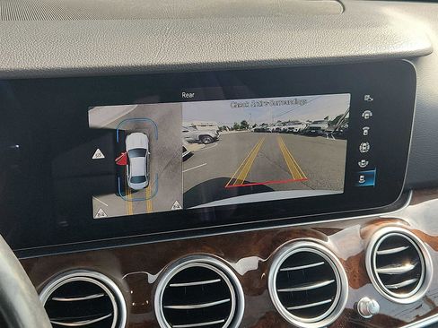 Used 2022 Mercedes-Benz E 350 4MATIC Sedan image 17