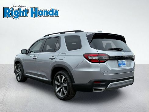 Certified 2025 Honda Pilot Touring image 4