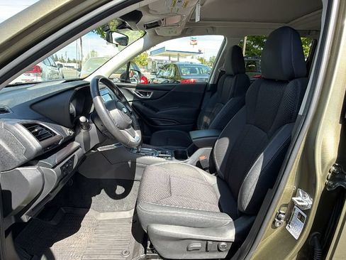 Used 2024 Subaru Forester Premium AWD/4WD image 32