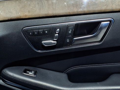 Used 2014 Mercedes-Benz E 350 4MATIC Sedan image 23