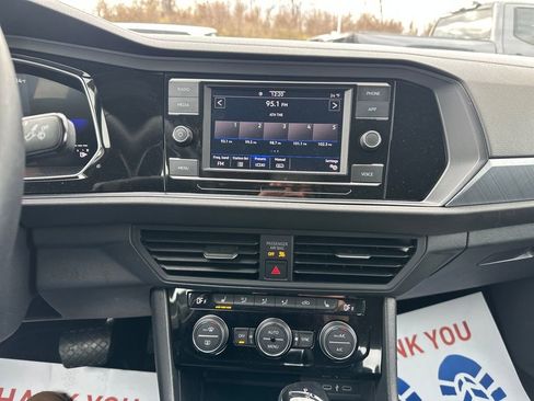 Used 2024 Volkswagen Jetta SE image 23