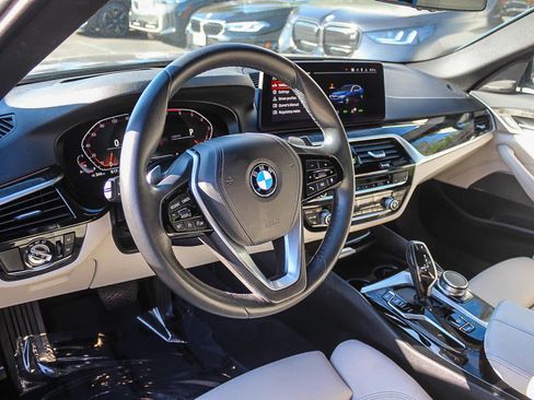 Certified 2023 BMW 530i w/ Premium Package image 17