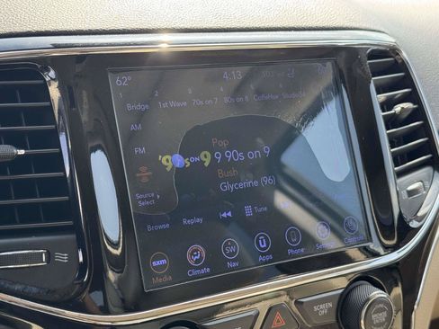 Used 2019 Jeep Grand Cherokee Limited w/ Luxury Group II AWD/4WD image 4