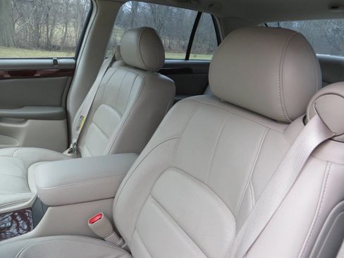 Used 2002 Cadillac De Ville DTS w/ Premium Equipment Pkg image 10