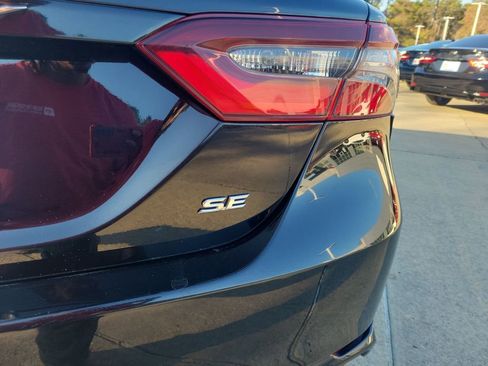 Certified 2022 Toyota Camry SE image 5
