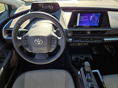 Used 2023 Toyota Prius LE image 12