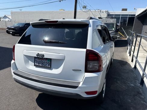 Used 2014 Jeep Compass Latitude FWD image 18
