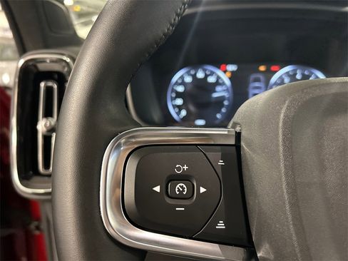 Used 2022 Volvo XC40 T5 R-Design w/ Advanced Package image 13