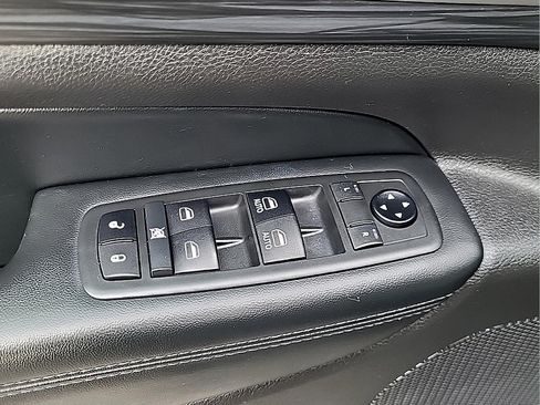 Used 2019 Jeep Grand Cherokee Altitude AWD/4WD image 15