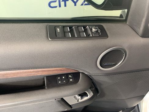 Used 2019 Land Rover Discovery HSE AWD/4WD image 14