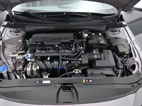 Used 2025 Hyundai Elantra SEL FWD image 40