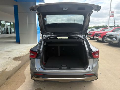New 2026 Chevrolet Trax ACTIV w/ Sunroof Package FWD image 6