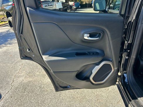 Used 2017 Jeep Renegade Limited w/ Trailer Tow Group image 32