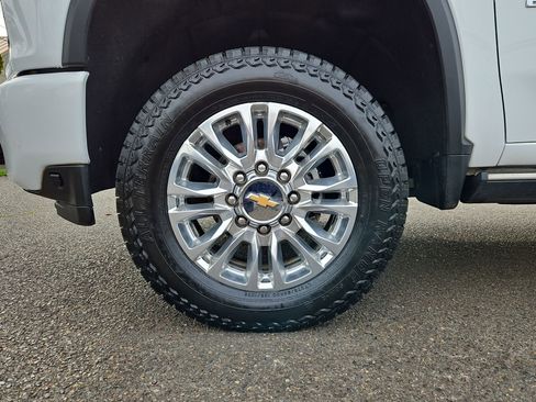 Used 2022 Chevrolet Silverado 2500 High Country w/ Z71 Off-Road Package image 34