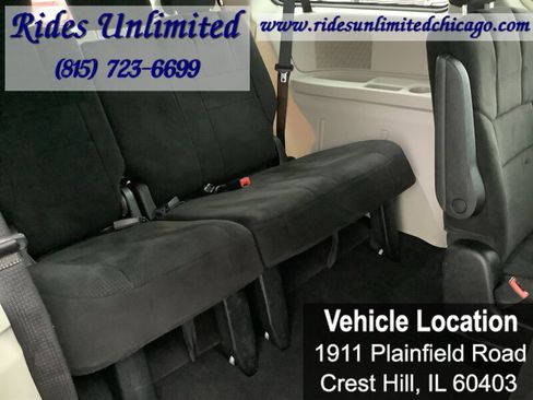 Used 2012 Chrysler Town & Country Touring image 27