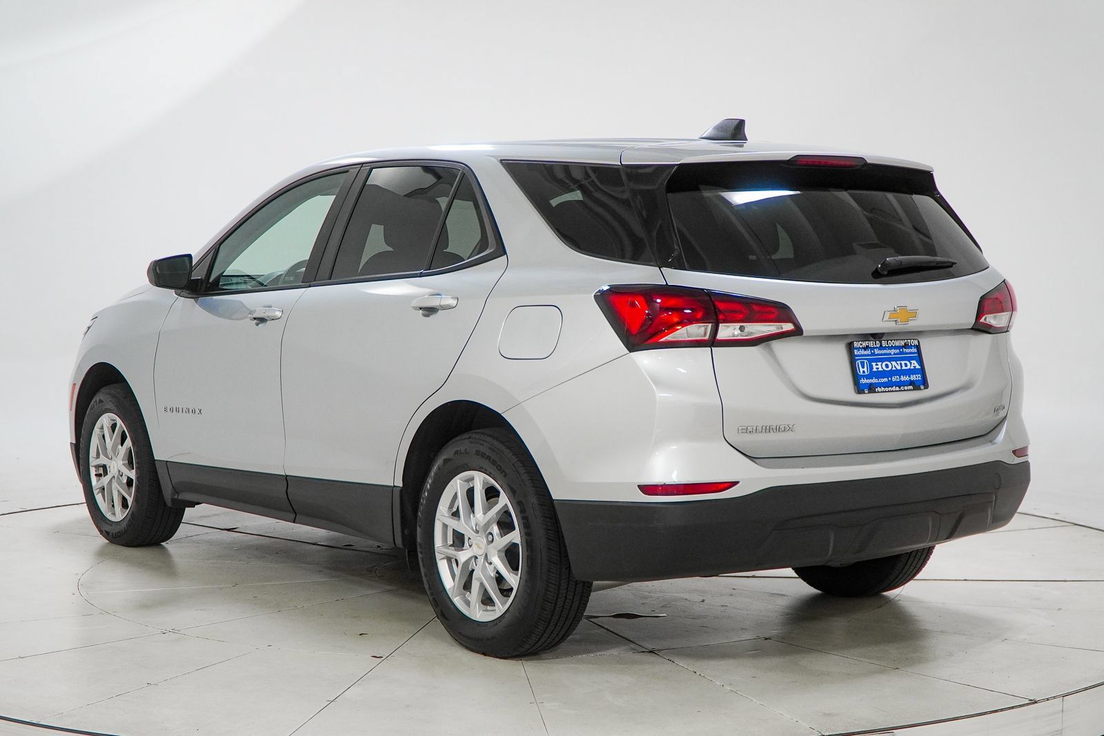 Used 2022 Chevrolet Equinox LS w/ LS Convenience Package AWD/4WD image 6