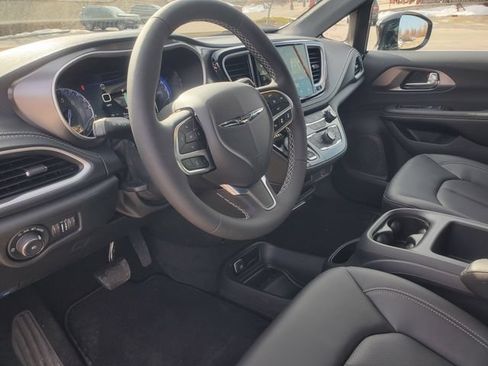 New 2026 Chrysler Pacifica Select FWD image 11