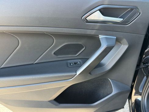 Used 2022 Volkswagen Tiguan SE R-Line image 18