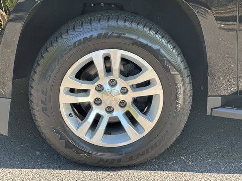 Used 2020 Chevrolet Suburban LT RWD image 13