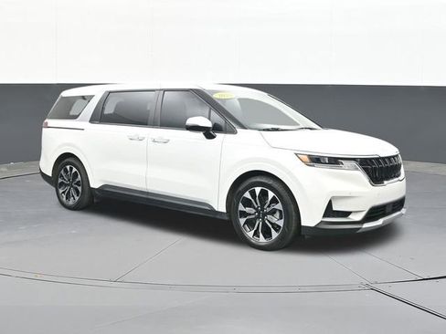 Used 2024 Kia Carnival EX image 20