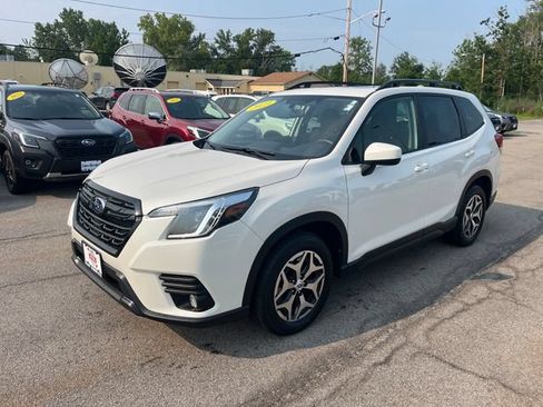 Certified 2023 Subaru Forester Premium AWD/4WD image 1
