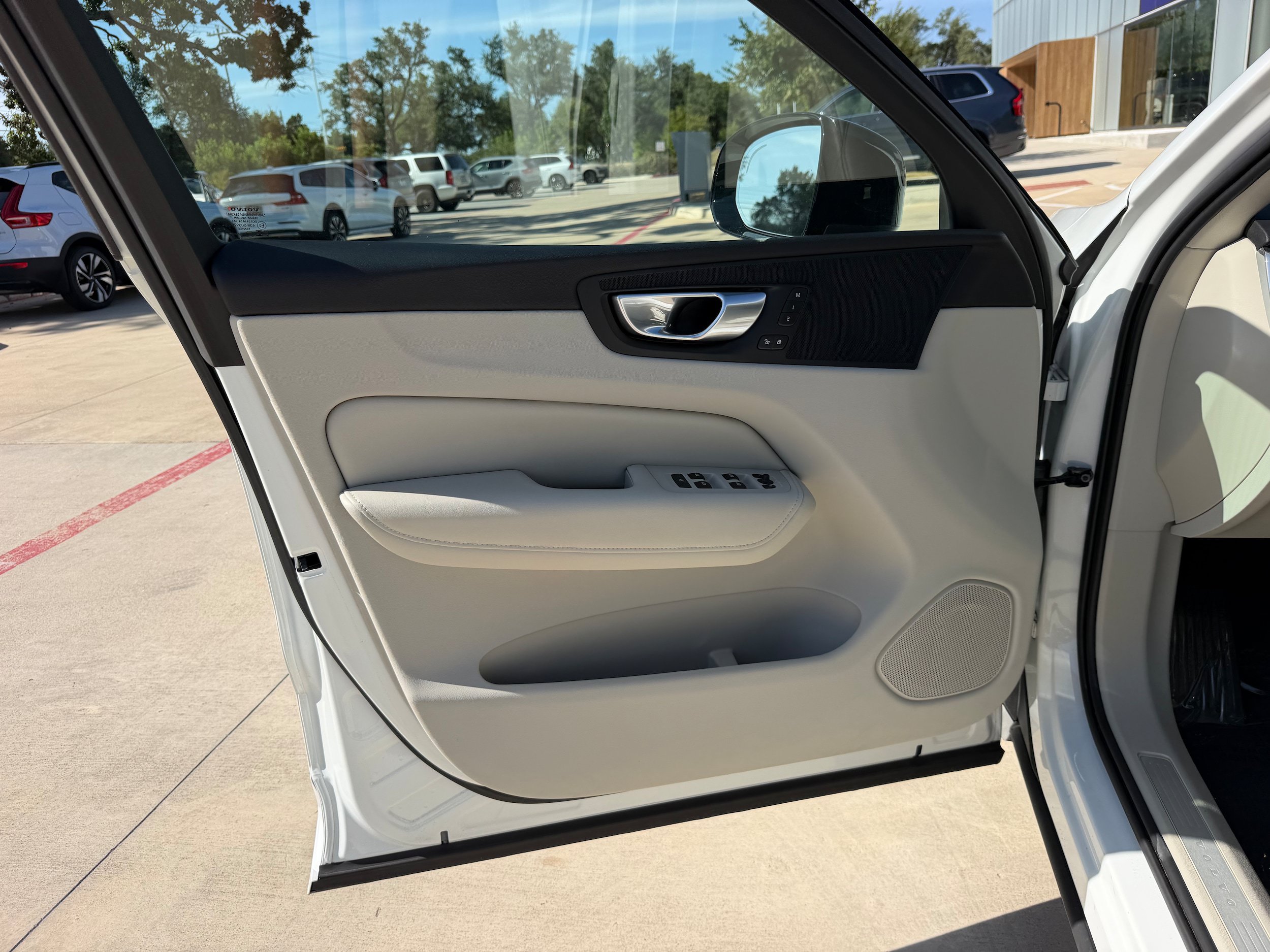 Certified 2024 Volvo XC60 B5 Core w/ Protection Package Premier AWD/4WD image 21