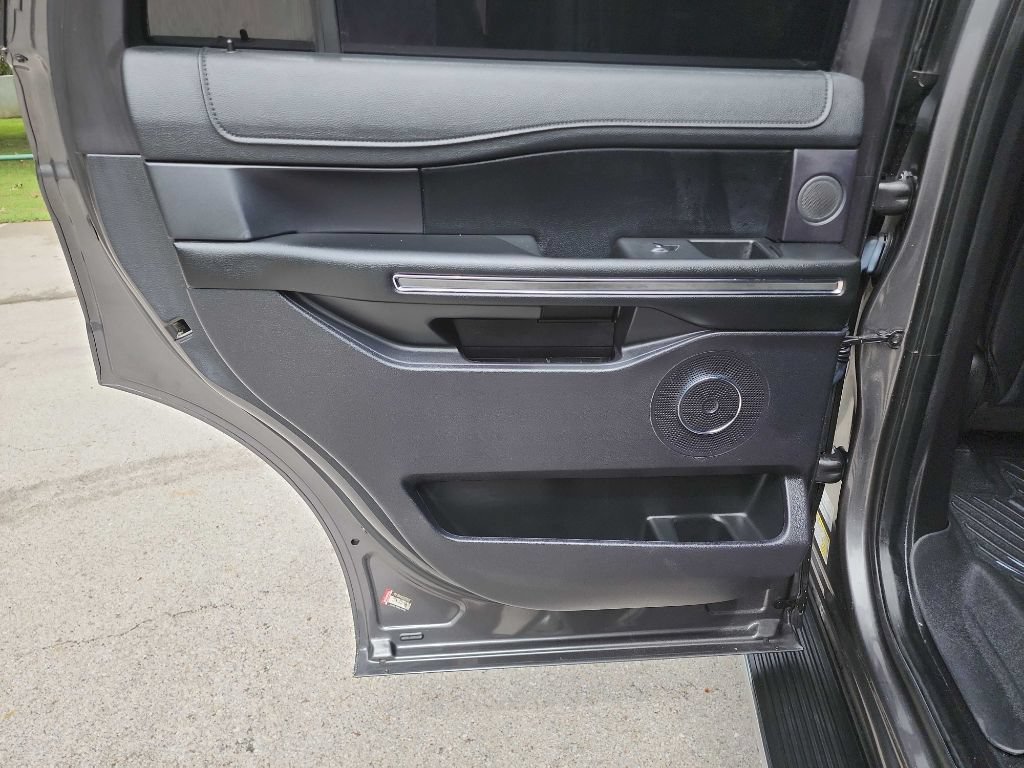 Used 2019 Ford Expedition XLT w/ Equipment Group 202A RWD image 29