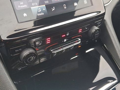 Used 2023 Jeep Grand Cherokee Altitude image 28