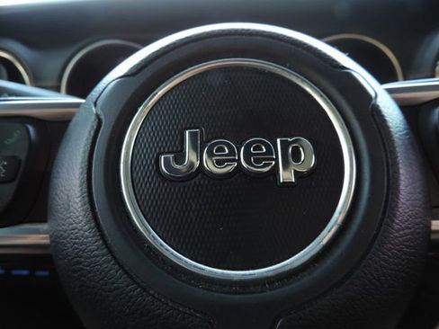 Used 2021 Jeep Wrangler Unlimited Sahara image 27